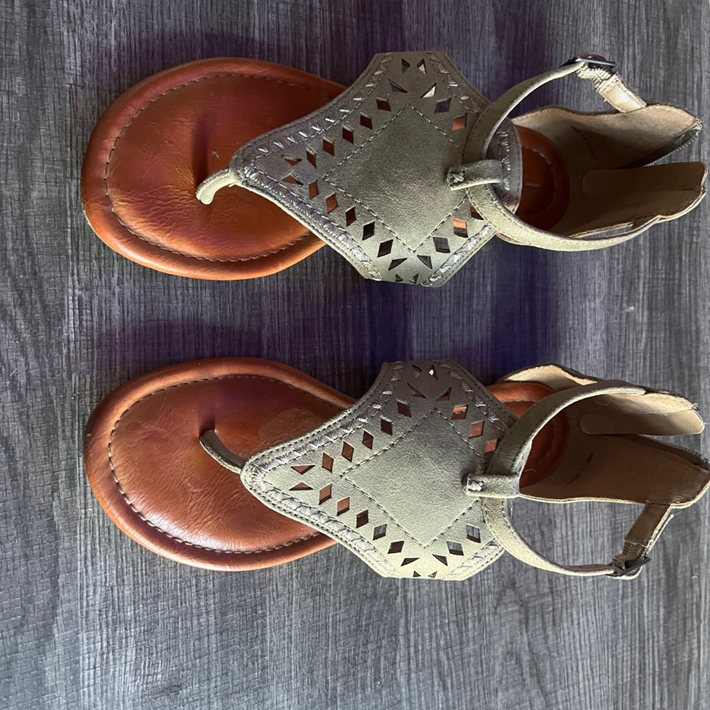 Women’s Sandals in Brown and Tan